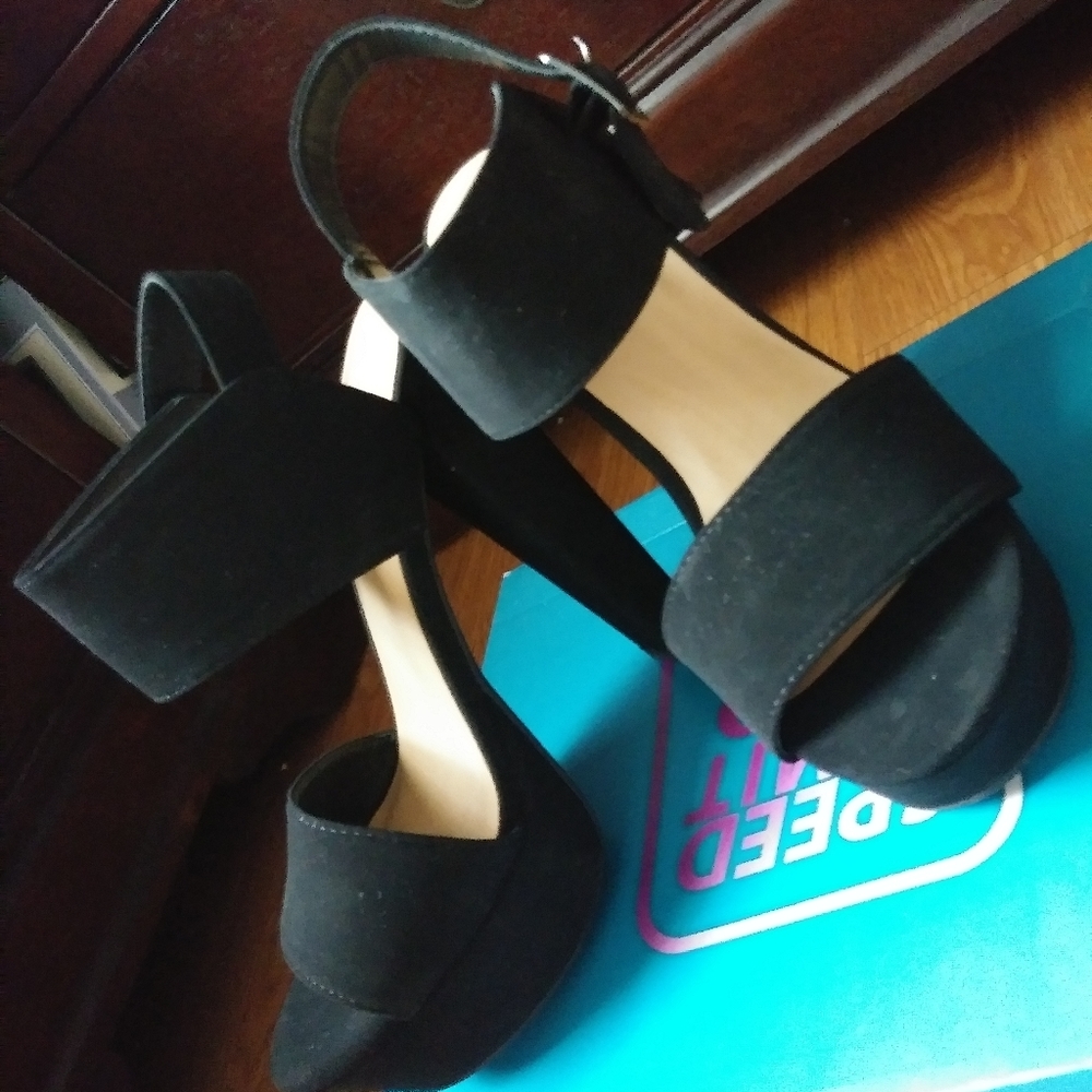 Heels - Picture 3 of 3